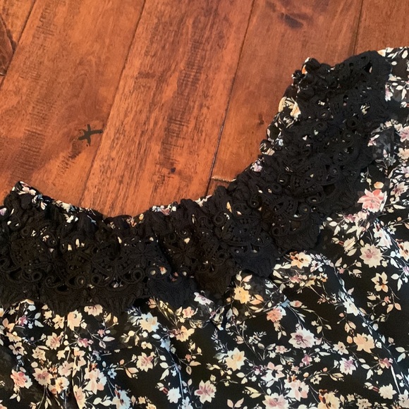 NWT WHBM Off the Shoulder Top - Picture 5 of 6